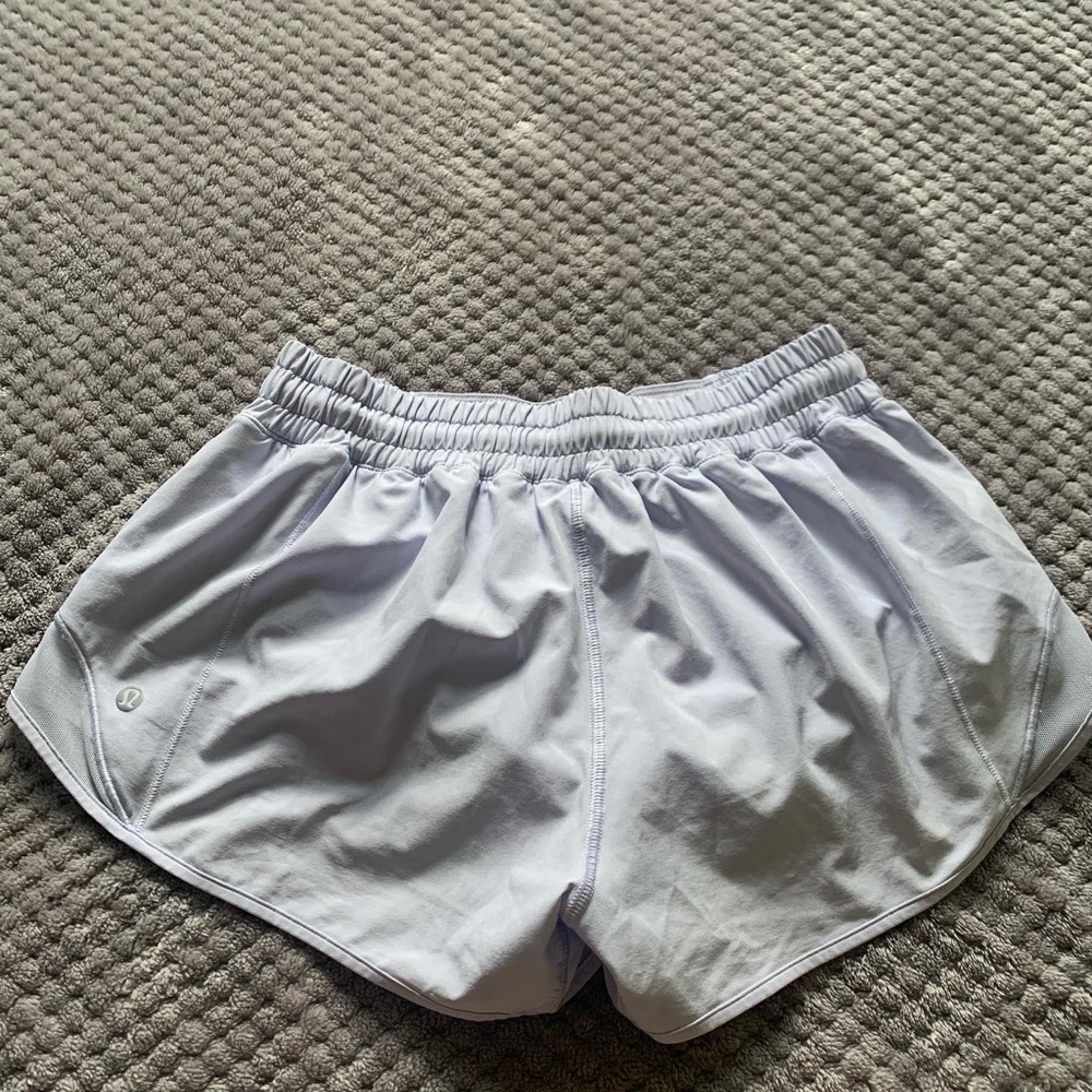 Lululemon hotty hots size 6 2.5” in serene blue